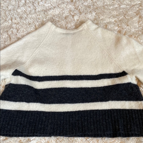 Banana Republic Cream and Dark Gray Crew Neck Sweater with Color-Blocked Design - Picture 7 of 7